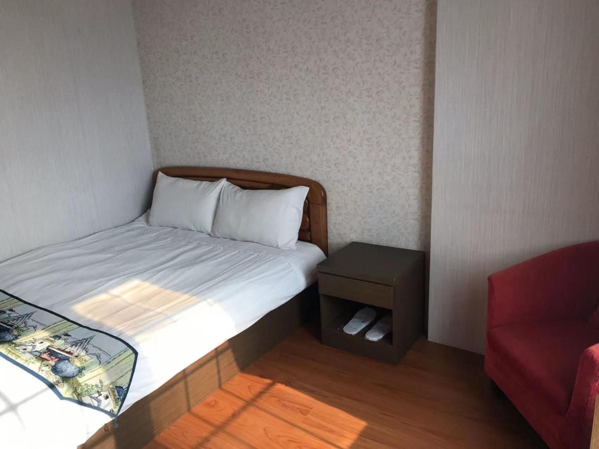 Red Roof B&B Цзинху Екстериор снимка