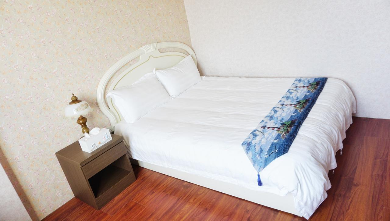 Red Roof B&B Цзинху Екстериор снимка