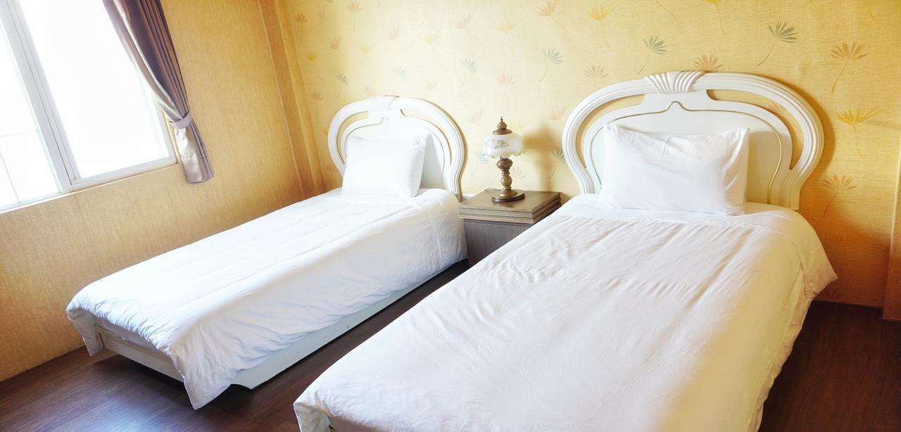 Red Roof B&B Цзинху Екстериор снимка