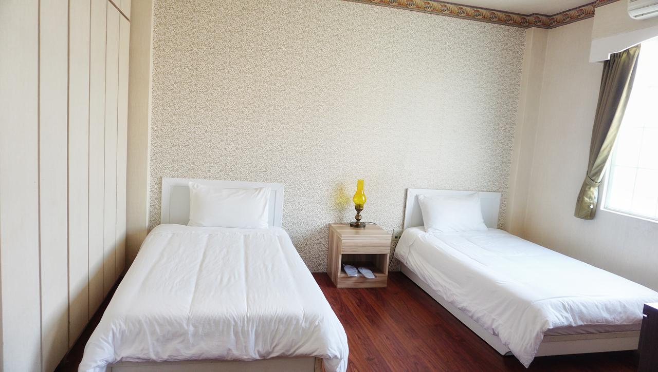 Red Roof B&B Цзинху Екстериор снимка